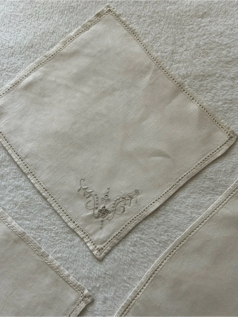 N/A vintage linen